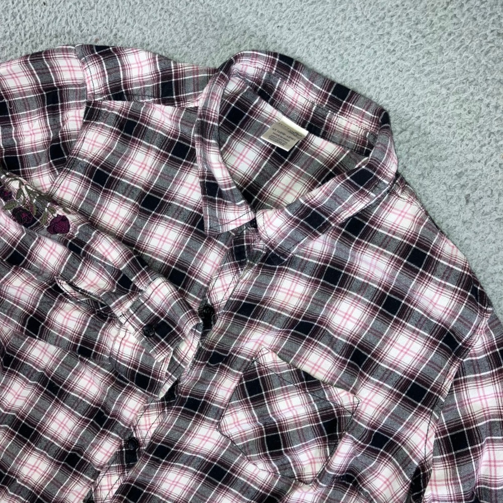 Plaid Flannel Shirt Women 1X Pink Black Floral Embroidered Boho Coastal Layering